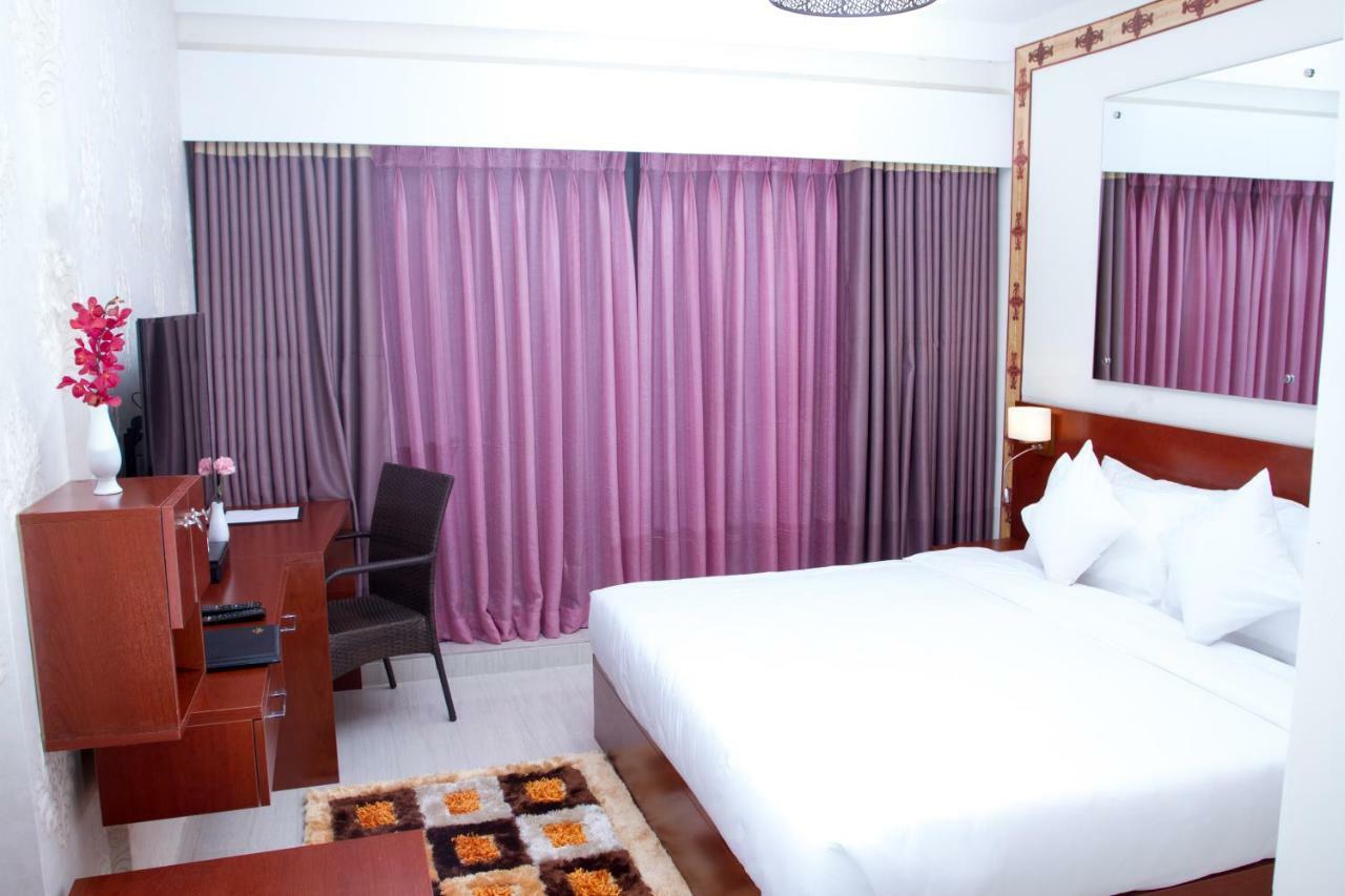 Coventina Lake Suites Dacca Exterior foto